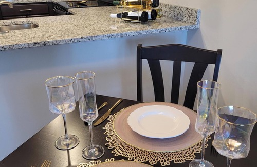 Fenton Apartment | 2-Bedroom apartment in Fenton, MI with Wi-Fi, Fitness Center, & in-unit Laundry!