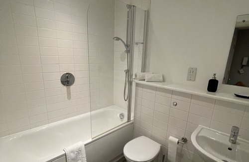 Bedford Apartment | 2 bedroom apartment in Bedford town centre. Sleeps 6