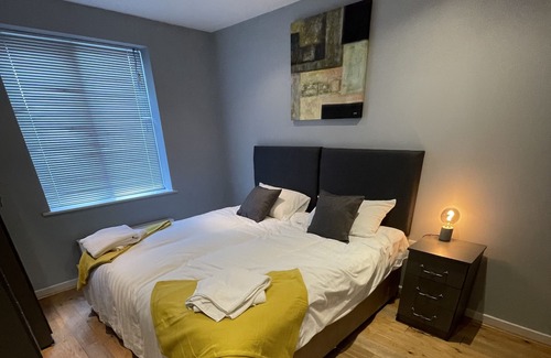 Bedford Apartment | 2 bedroom apartment in Bedford town centre. Sleeps 6