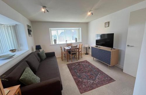 Headington Apartment | 2-bedroom apartment in Headington with free parking, walking distance to Oxford Hospitals & Brookes Uni