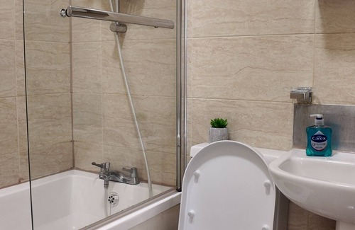 Somers Town Apartment | 2-bedroom apartment in superb London with AC HW1A