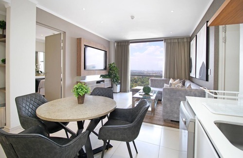 Greater Johannesburg Metropolitan Area Apartment | 2-Bedroom Apartment in centre of Sandton with Gym, Restaurant