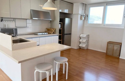 Bundang-gu Apartment | 2 bedroom apartment in West Pangyo. Great for long stays
