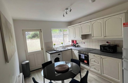 Ballsbridge Apartment | 2 Bedroom Apartment Near National Print Museum