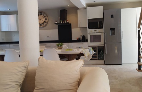 Lesneven Apartment | 2-bedroom apartment on 2nd floor for 4 people max.