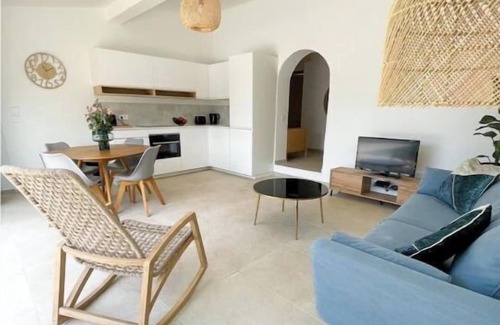 Flayosc Apartment | 2-bedroom apartment overlooking the pool