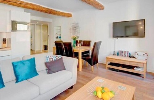 Nice Apartment | 2 Bedroom Apartment Paces from Place Garibaldi, On the Edge of the Old Town.