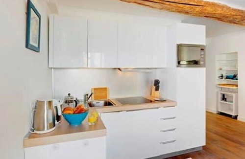 Nice Apartment | 2 Bedroom Apartment Paces from Place Garibaldi, On the Edge of the Old Town.