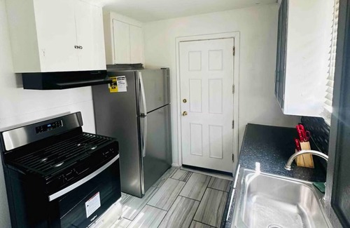 Los Angeles Apartment | 2-bedroom apartment in brilliant Los Angeles - Near LAX & SoFi