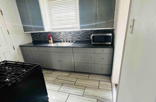 Los Angeles Apartment | 2-bedroom apartment in brilliant Los Angeles - Near LAX & SoFi
