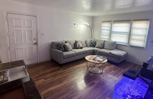Los Angeles Apartment | 2-bedroom apartment in brilliant Los Angeles - Near LAX & SoFi