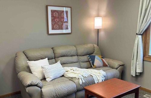 West Union Apartment | 2-bedroom apartment in Downtown West Union, IA