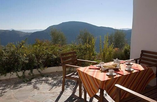 Pitres Apartment | 2-bedroom apartment with garden and porch (4 adults) in La Alpujarra