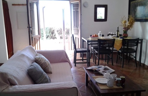 Pitres Apartment | 2-bedroom apartment with garden and porch (4 adults) in La Alpujarra