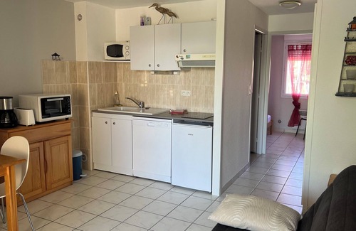 Carcans Plage Apartment | 2 bedroom apartment with terrace and garden 100m from the ocean beach shackles