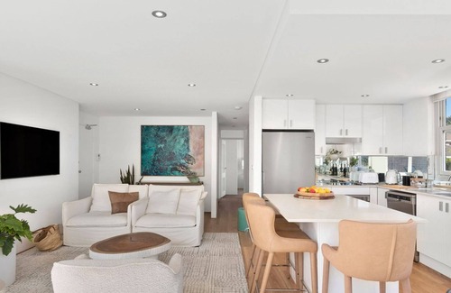 Manly Apartment | 2 Bedroom Apartment with views of Manly Beach!