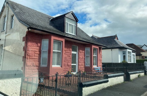 Largs Apartment | 2 Bedroom Apartment, With Free Parking