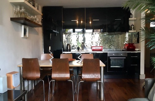 Tower Hill Apartment | 2 bedroom apartment Zone 1 overlooking St Katharine's Dock & Tower Bridge