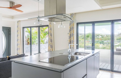 Cobbs Cross House | 2 Bedroom Apt with private pool close to the beach's, and Nelsons Dockyard