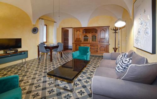 Chiatra Apartment | 2 Bedroom Awesome Apartment In Chiatra