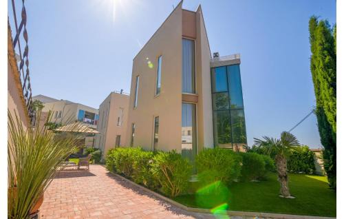 Susica House | 2 Bedroom Awesome Apartment In Murter
