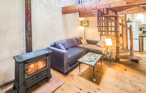 Les Cabannes House | 2 Bedroom Awesome Home In Les Cabannes