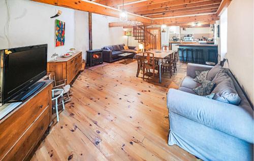 Les Cabannes House | 2 Bedroom Awesome Home In Les Cabannes