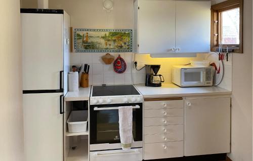 Hagaby House | 2 Bedroom Awesome Home In Löttörp