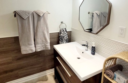 Winona Apartment | 2 Bedroom Basement Apartment between Niagara Falls and Toronto