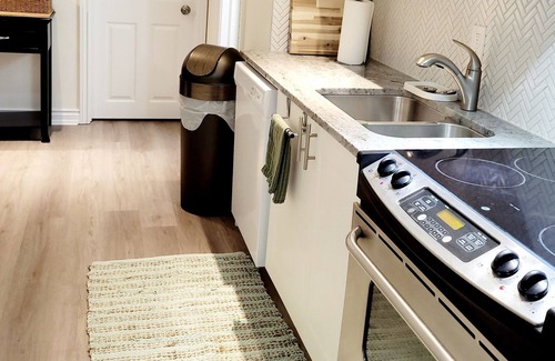 Winona Apartment | 2 Bedroom Basement Apartment between Niagara Falls and Toronto