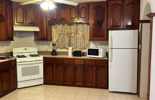 George Hill Villa | 2-Bedroom/Bath Comfortable AI Residence- nA/C, WiFi and 7 mins away from beach.