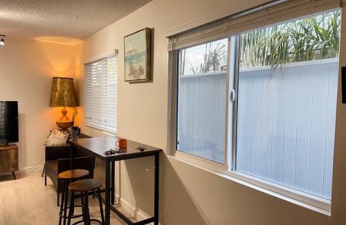 Venice Apartment | 2 Bedroom Beach apartment home on Venice Beach with free parking