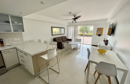 Oranjestad-West Condo | 2 Bedroom Beachfront With private Sundeck & Jacuzzi