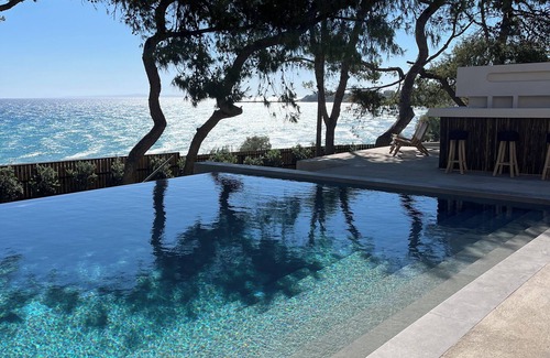 Psarou Villa | 2 Bedroom Beachfront Villa with a Private Infinity Pool
