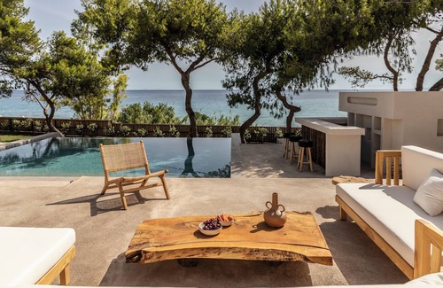 Psarou Villa | 2 Bedroom Beachfront Villa with a Private Infinity Pool