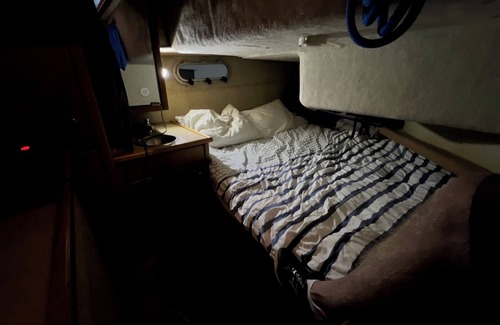 City Center Boat Rental | 2-bedroom boat in Bellingham with stunning water views