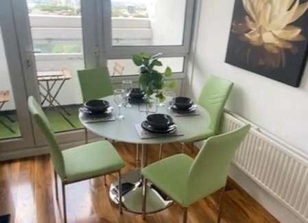 Tower Hamlets Apartment | 2 bedroom - Breath taking Views Canary Warf - Zone 2 Mile End