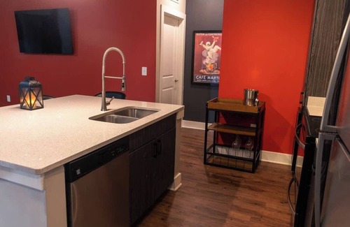 Lindridge-Martin Manor Apartment | 2 Bedroom Buckhead Suite