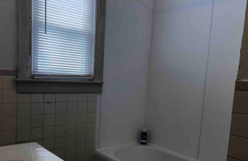 South Charleston Apartment | 2 bedroom budget - 2 comfortable Queen beds -WiFi