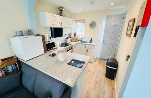 Seaview House | 2 Bedroom Bungalow SV58, Seaview, Isle of Wight Free Wi-Fi