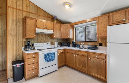 The Woods Cabin | 2-Bedroom cabin Hot tub Fireplace PS5