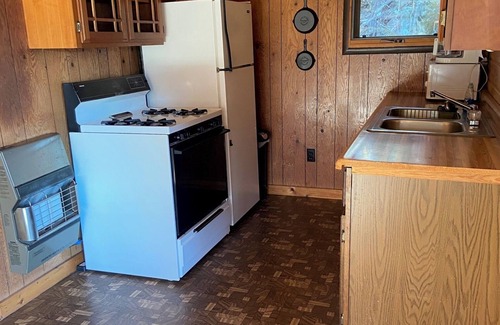 Ray Cabin | 2 bedroom cabin in the heart of Voyageurs National Park on Lake Kabetogama.