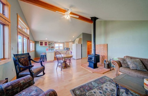 Cameron House | 2-bedroom cabin with views of the Madison River!