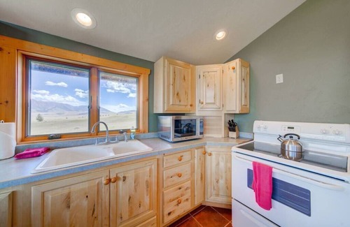 Cameron House | 2-bedroom cabin with views of the Madison River!