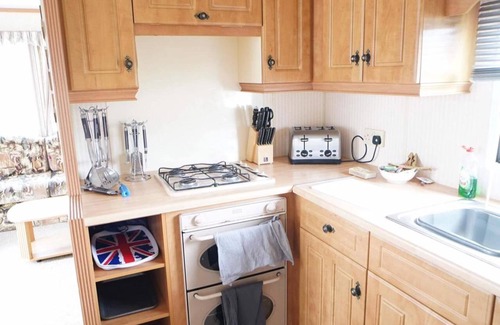 Hunstanton Ski Chalet | 2 Bedroom caravan Hunstanton pets go free