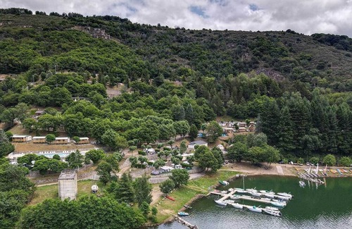 Pourcharesses Ski Chalet | 2-bedroom chalet in Lozère on the shores of Lake Villefort