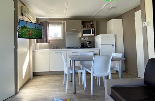 Sari-Solenzara Ski Chalet | 2-bedroom chalet 5 minutes from the beach, shared swimming pool
