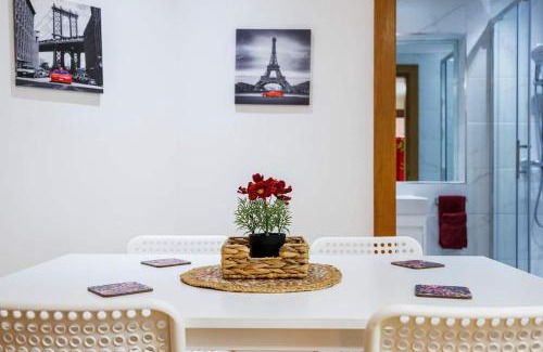 West Kensington Apartment | 2 Bedroom Charming & Magnificent Flat