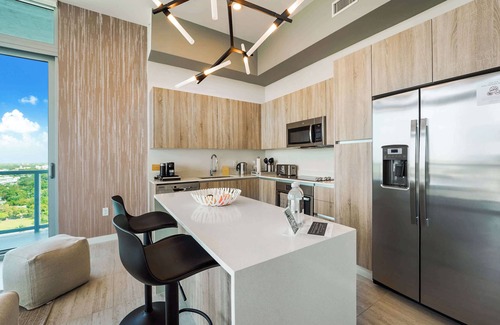 Northeast Miami Condo | 2 Bedroom -City View- Miami Design District - 1200