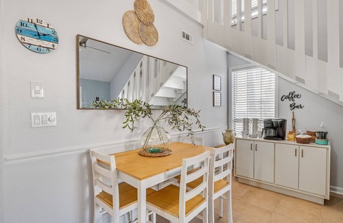 Summer Breeze Condo | 2-bedroom condo in charming Panama City Beach with WiFi, fitness room